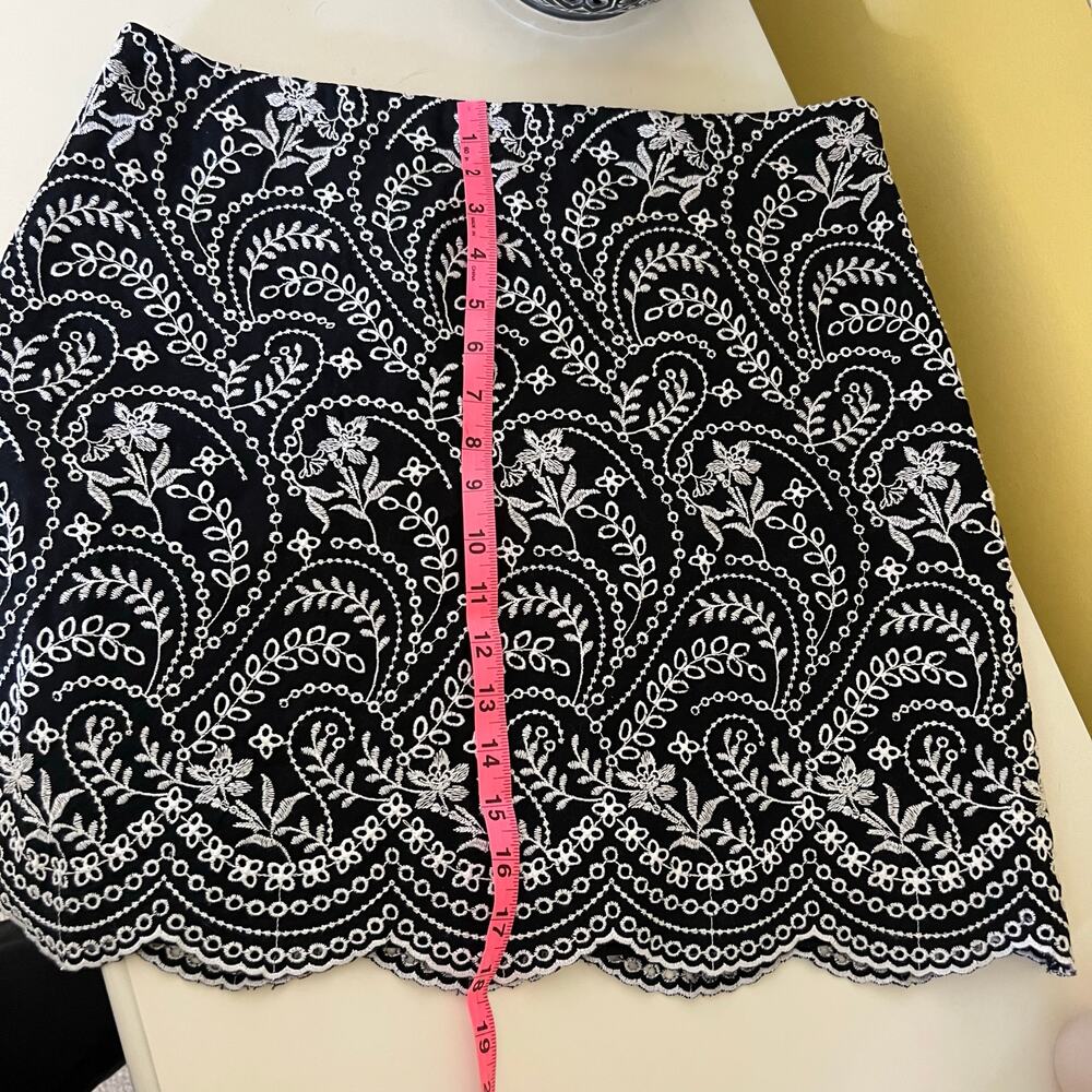 LOFT Women's Black & White Embroidered Scalloped Hem Skirt Size 10 Office Siren - Picture 7 of 9